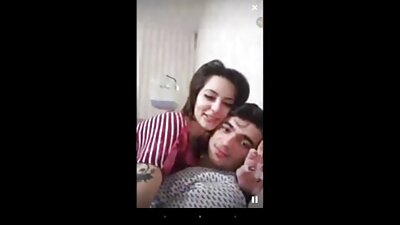 Duas garotas sensuais usam um vibrador vídeo de pornô com as novinhas para gozar juntas