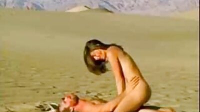 Uma milf abre suas video porno sexo a 3 pernas e ela deixa um adolescente lamber sua buceta molhada