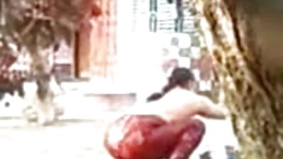 Uma videos eróticos grátis loira com uma bela bunda está tendo sua boceta lambida na mesa