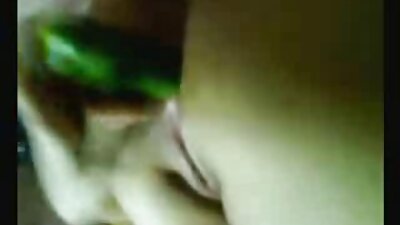 A dona de casa ruiva suja está sendo fodida por um entregador de video de porno legendado pizza