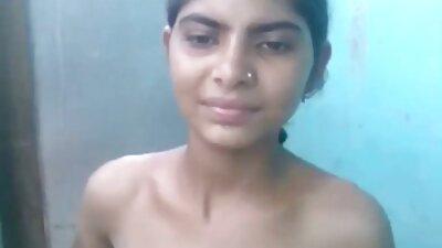 Uma garota com vídeo pornô de viviane araújo seios naturais acaba fodendo a bunda redonda e apertada