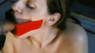 A puta ruiva de meia malha o pênis do vídeo pornô sexo velho com a boceta